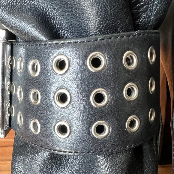 Michael Kors MK Black Leather Shoes with 4 1/2” hills size 9 1/2 - Picture 4 of 9